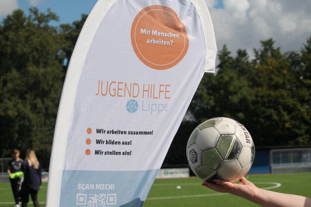 Fußball mit der Jugend Hilfe Lippe